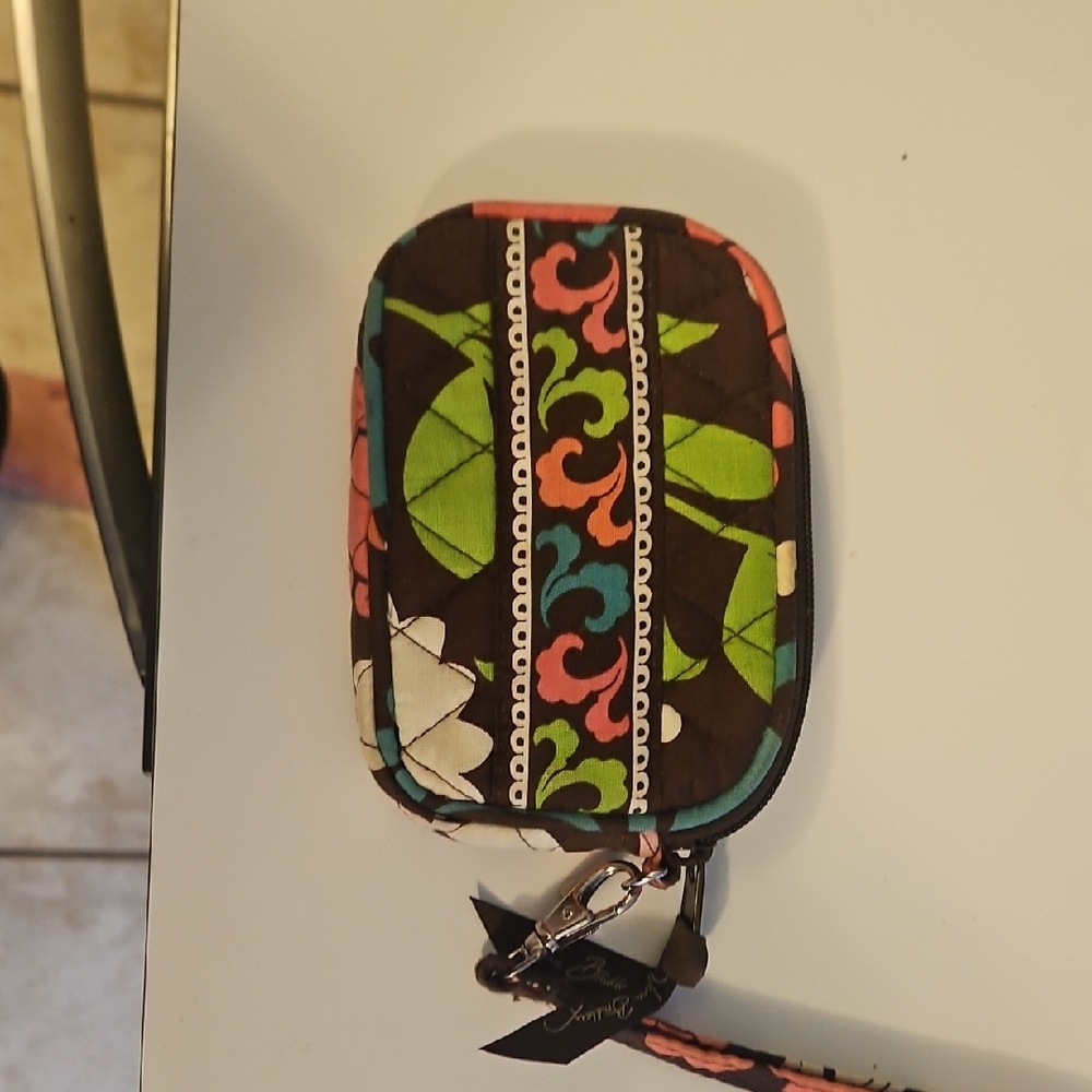 Floral Patterned Women'sโ Wristlet
